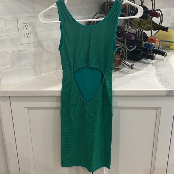 Emerald green Bebe dress size small. Cut out in the back - Picture 2 of 4
